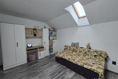 Casă cu 5 camere cu Teren 2200 Mp în Central - 4