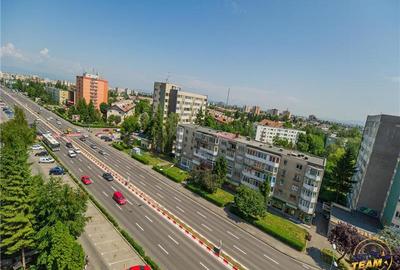 Apartament cu 3 camere semidecomandat în Calea București - 1