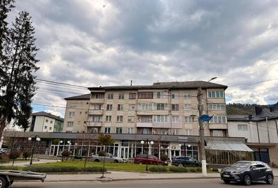 Apartament cu 4 camere decomandat în Vișeu de Sus - 2