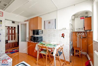 Vanzare apartamentu cu 2 camere in Micro 20 la u pret de 1000 euro/mp - 4