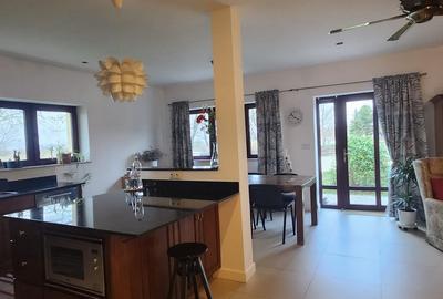 Casă individuală cu 8 camere cu Canalizare în Central - 2