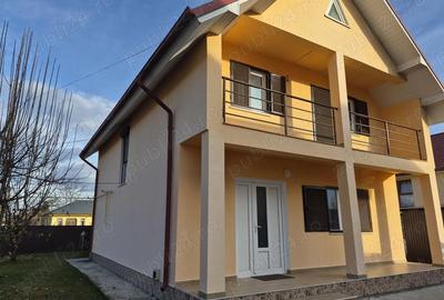 Casă cu 4 camere cu Teren 427 Mp în Central - 8