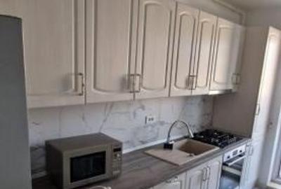 Apartament cu 3 camere semidecomandat, mobilat în Calea Călărașilor