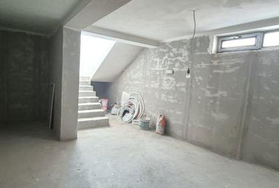 Casă cu 4 camere cu Teren 500 Mp în Km 5 - 11