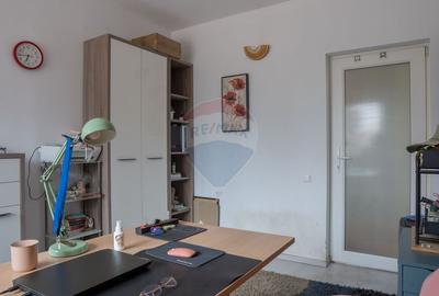 Casă cu 8 camere cu Teren 950 Mp în Roșu - 35