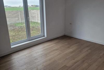 Casă cu 4 camere cu Teren 502 Mp în Săcălaz - 1