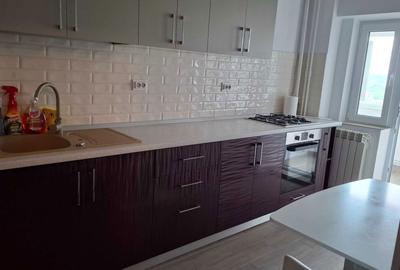 Apartament cu 2 camere decomandat în 9 Mai - 8