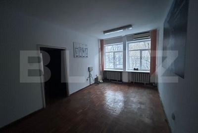 Birou, de 231.36999511719 mp, în Central - 4