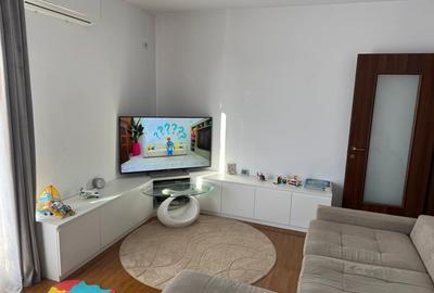 Apartament cu 3 camere decomandat în Băneasa