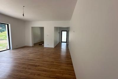 Vanzare casa la padure, an 2024, Bascov, Uiasca, 138.000 euro - 2