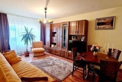 Apartament cu 3 camere decomandat, mobilat în Casa de Cultură