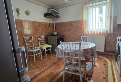 Apartament cu 3 camere decomandat în Micro 11 - 2