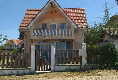 Casa / Vila cu 5 camere de vanzare