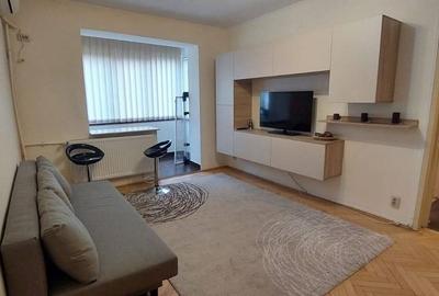 Apartament cu 3 camere semidecomandat, mobilat în Veteranilor