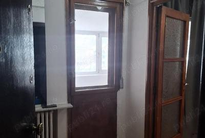 Garsonieră decomandată în P-ța Universității - 4