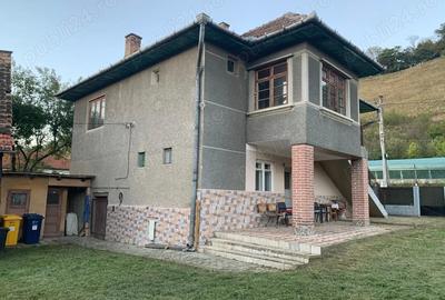 Casa de vanzare , 7 camere - 2