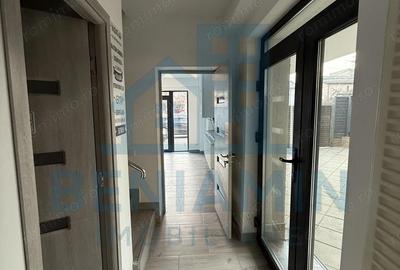 Spațiu comercial, de 90 mp, în Central