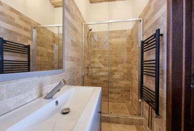 Casă individuală complet renovată, situată în centrul istoric al Brașo - 16
