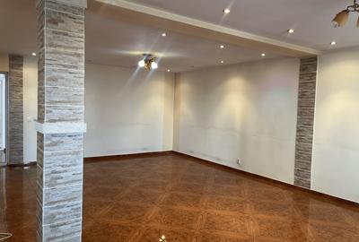 Vilă spațioasă în Giulești / Spacious Villa in Giulești - 3