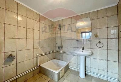 Casă cu 6 camere cu Teren 300 Mp în Central - 6