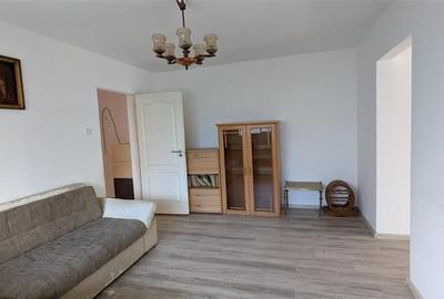 Apartament cu 2 camere semidecomandat în Micro I - 1