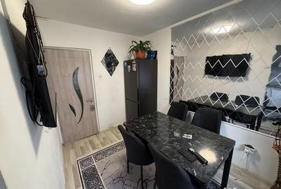 Apartament cu 3 camere semidecomandat în Groapa - 1
