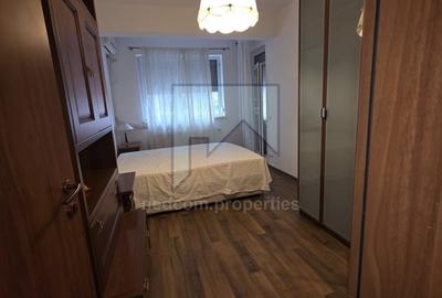 Apartament cu 3 camere semidecomandat în Central - 1