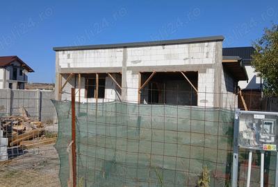 Casă cu 3 camere în Central