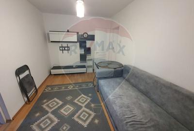 Apartament cu 3 camere nedecomandat, mobilat în Cornișa