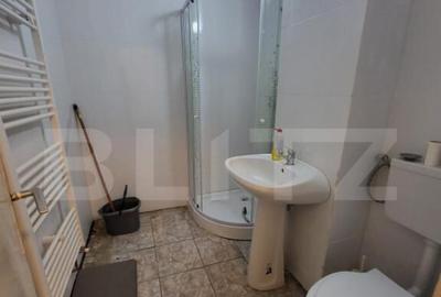 Spatiu comercial de vanzare, zona Micro III - 2