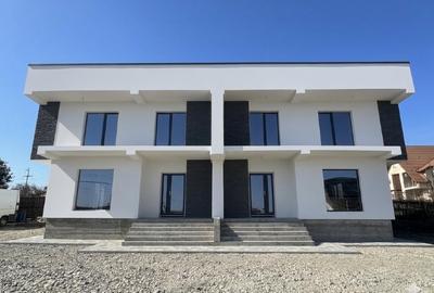 Duplex cu 4 camere cu Teren 250 Mp în Uiasca - 1