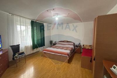 Casă cu 3 camere cu Teren 300 Mp în Mogoșoaia