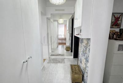 Apartament cu 4 camere semidecomandat, mobilat în Capitale - 11
