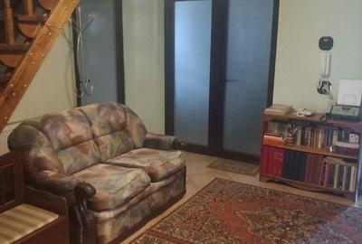 Casă cu 9 camere cu Teren 120 Mp în Central - 3