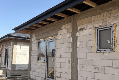 Casă cu 3 camere cu Teren 300 Mp în Central - 1