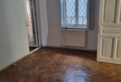 Casă cu 5 camere cu Teren 334 Mp în Calea București - 10