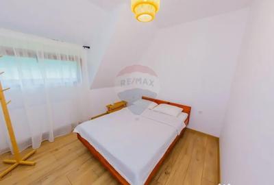 Casă cu 7 camere cu Teren 6370 Mp în Groși - 16