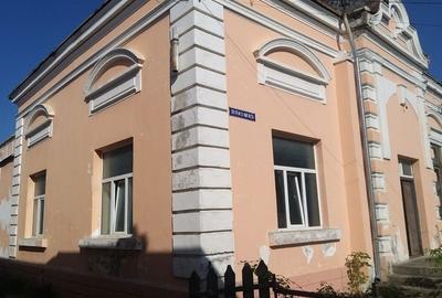 Casă cu 2 camere în Roman - 1