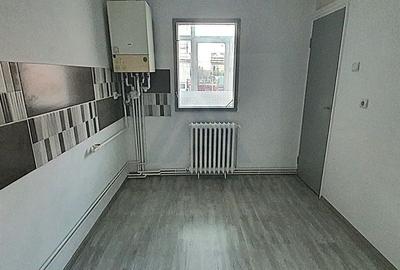 Apartament cu 2 camere decomandat în Vasile Aaron - 2