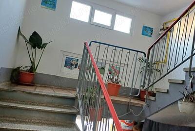 Apartament cu 2 camere semidecomandat în Micro I - 8