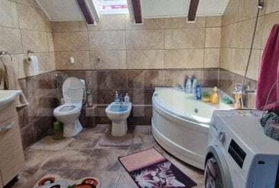 Casa 5 camere, Sacele , panouri solare 6kw, terasa , 835 mp teren - 11