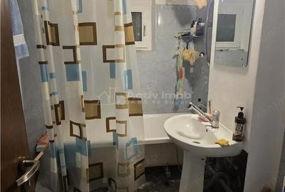 Apartament cu 3 camere decomandat în Calea București