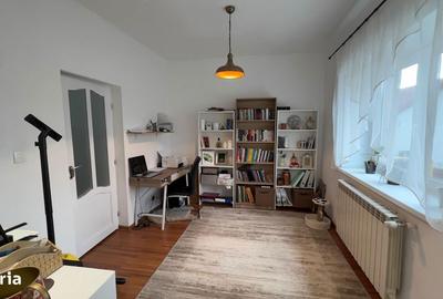 Casă cu 6 camere cu Teren 439 Mp în Petros - 1