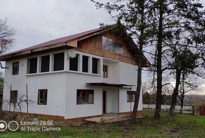 Vând casa nefinisata la interior si teren 4.000 mp - 2