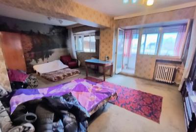 Apartament cu 4 camere decomandat în Iancului