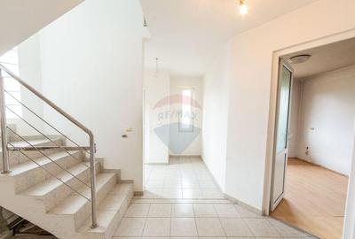 Casă cu 5 camere cu Teren 378 Mp în Purcăreni - 9