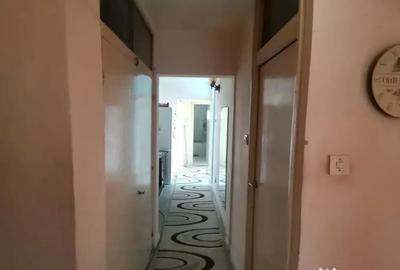 Apartament cu 3 camere decomandat în Piața Centrală