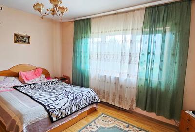 Proprietate Slobozia-Roznov, casa mansardata, teren si livada - 10
