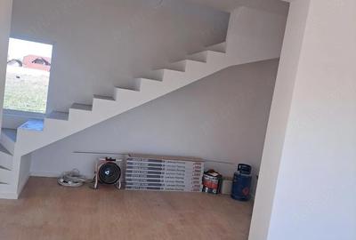 Casă cu 5 camere cu Teren 300 Mp în Central - 1