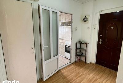 Apartament cu 3 camere în Podu Roș